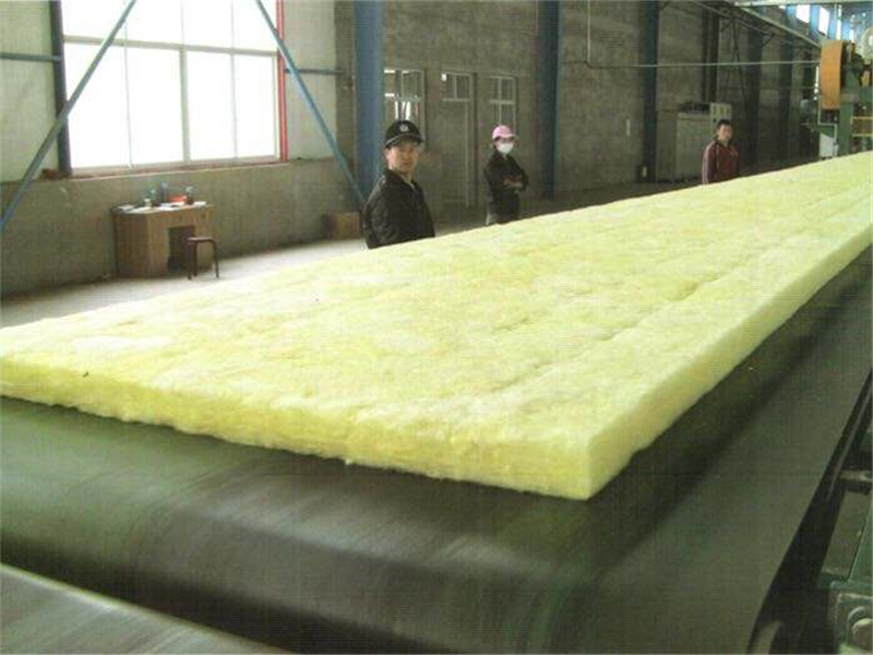 玻璃絲（sī）綿（mián）卷氈工藝